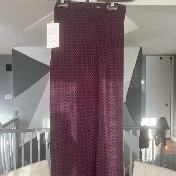 RVCA Two Piece knee length skirt/crop top set - Picture 5 of 7